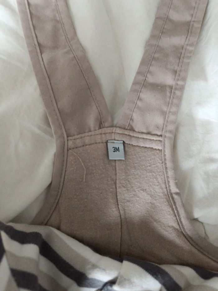 Salopette et tee shirt - photo numéro 4