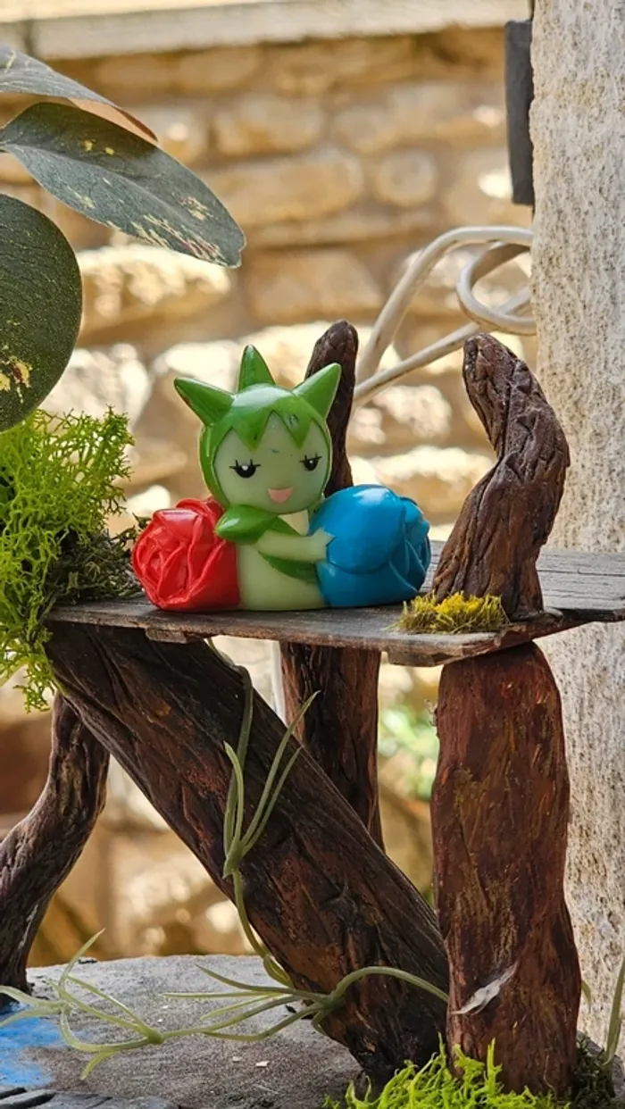 Super figurine Pokemon Nintendo finger puppet roselia