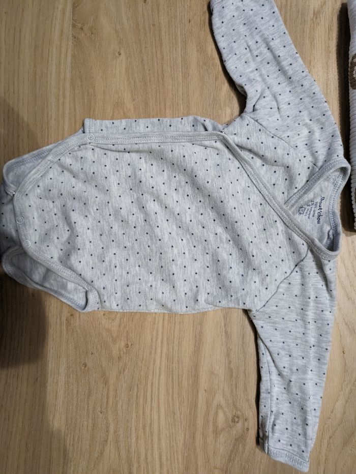 Lot bodies 3 mois