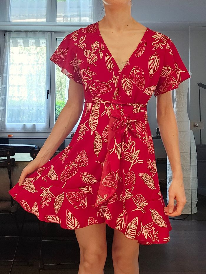 Robe courte portefeuille rouge à motifs feuillage – Taille XS - photo numéro 2