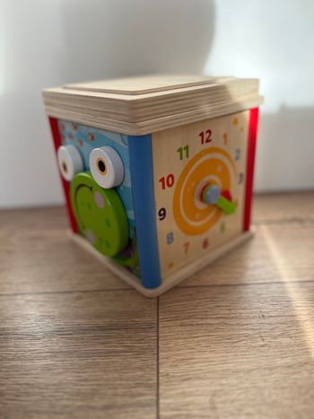 Cube d’activités en bois pour bébé – jeu d’éveil complet