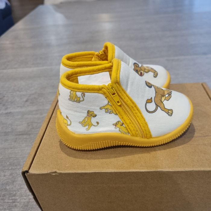Chaussons bébé Le Roi Lion taille 20 - photo numéro 3