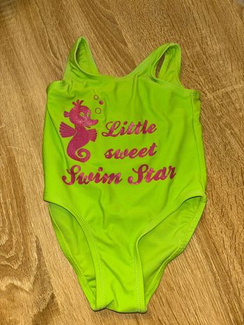Maillot de bain une pièce bébé fille 12 mois en très bon état
