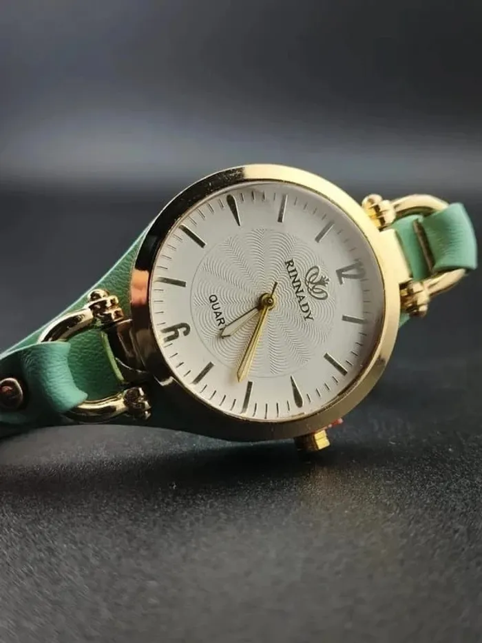 Montre verte menthe, dorée, élégante - photo numéro 2