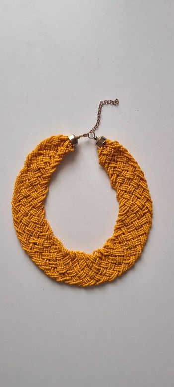 Collier jaune moutarde perle