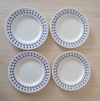 4 assiettes à dessert