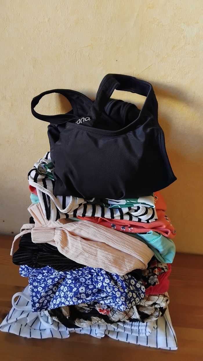 Lots de 12 vêtements taille M