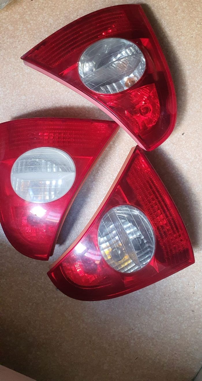 Feu arriére clio 2 - photo numéro 3