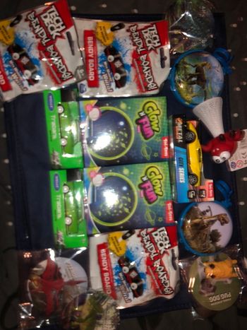 Lot petits jouets garçons 17 pièces 