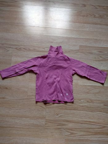 Sous pull rose rayé.
Filles. Taille 4 ans