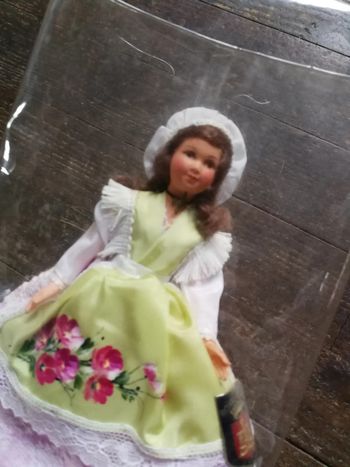 Poupée folklorique régionale de collection Royal poupée