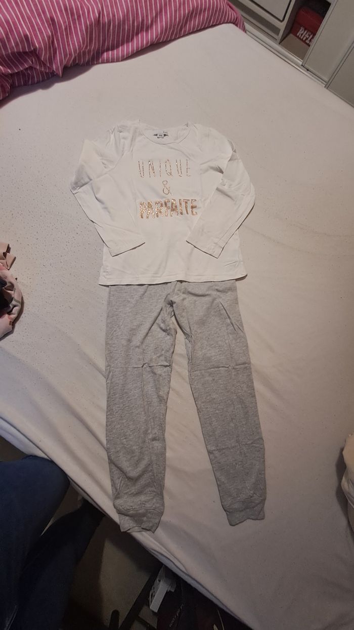 Lot vêtements fille 10 ans - photo numéro 2