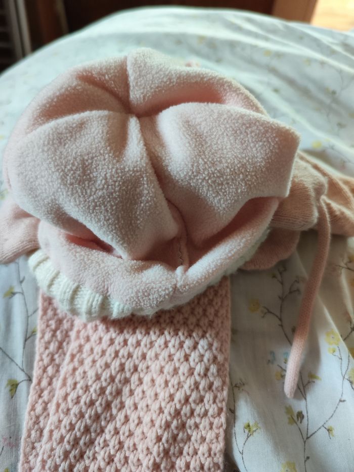 Ensemble bonnet, écharpe et moufles - photo numéro 2