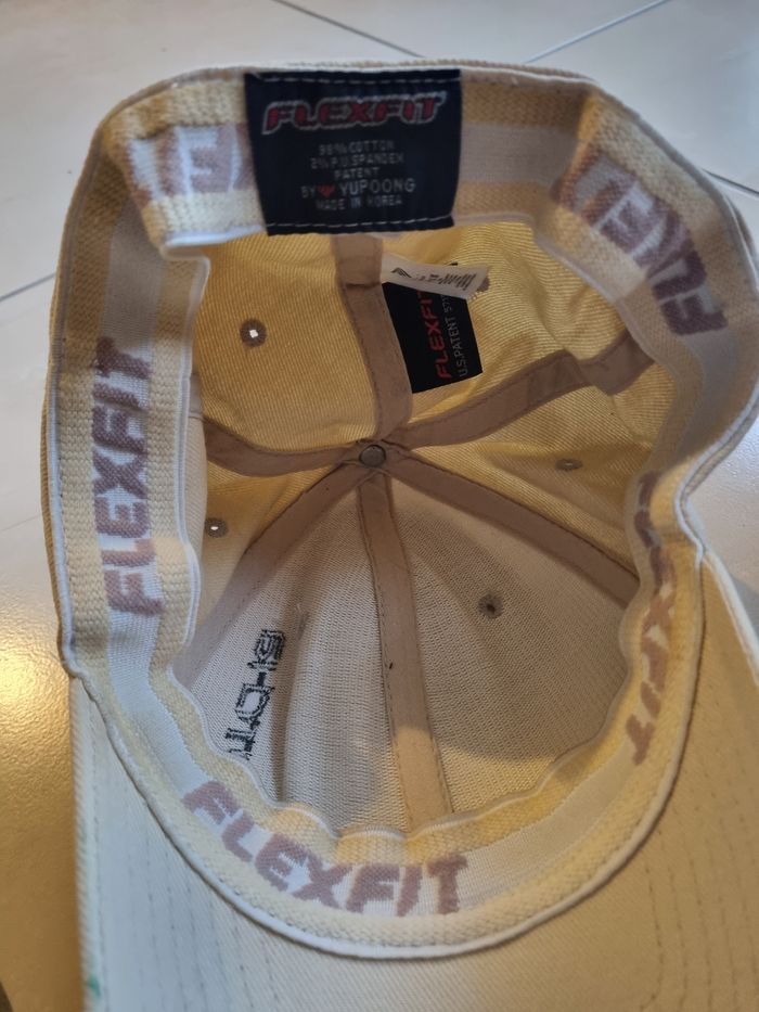 Casquette Gotcha beige flexfit - photo numéro 5