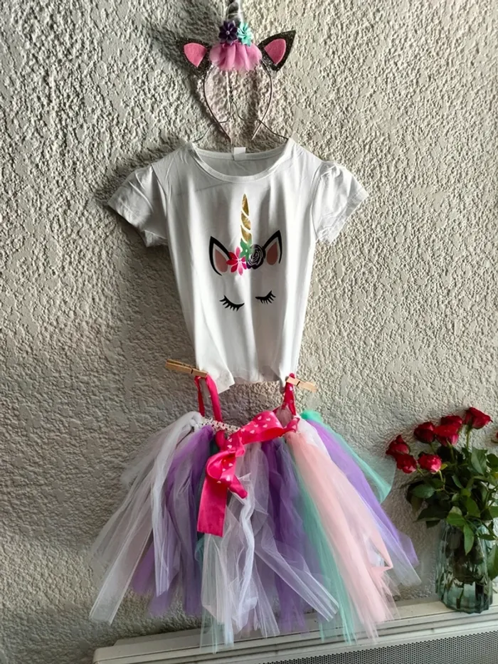 Déguisement t-shirt avec tutu licorne T 10 ans neuf. - photo numéro 2