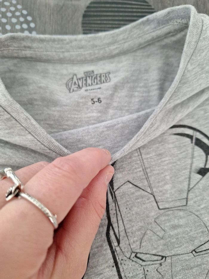 Tee shirt avangers 5 6 ans - photo numéro 3