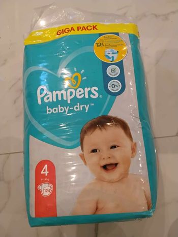 Giga pack de 124 couches pampers baby dry taille 4
