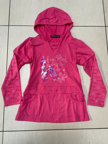 Tunique à capuche et motif