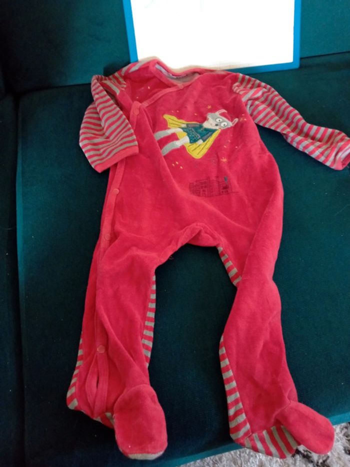 Lot de 8 pyjamas + 1 body + 1 bavoir 18mois - photo numéro 11