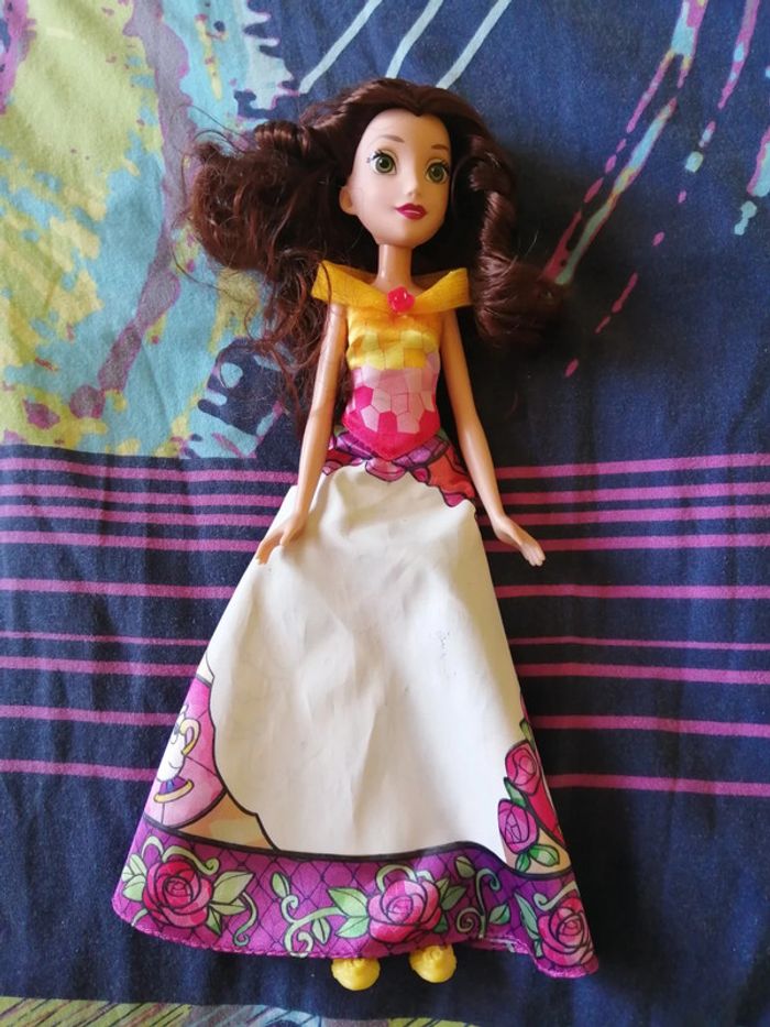 Poupée Disney Belle.