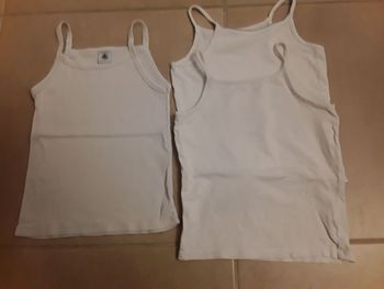 Lot 3 maillots de corps sans manche fille 6 ans TBE