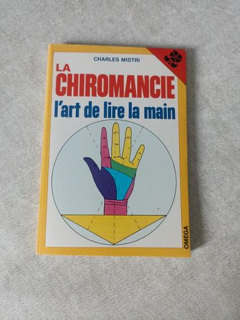 La chiromancie l'art de lire la main livre
