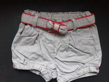 Short gris rouge obaibi 18 mois