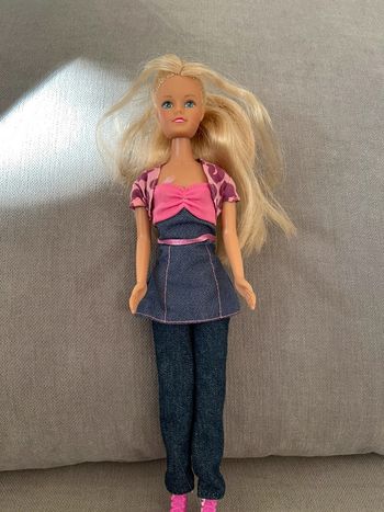 poupée Barbie en jean