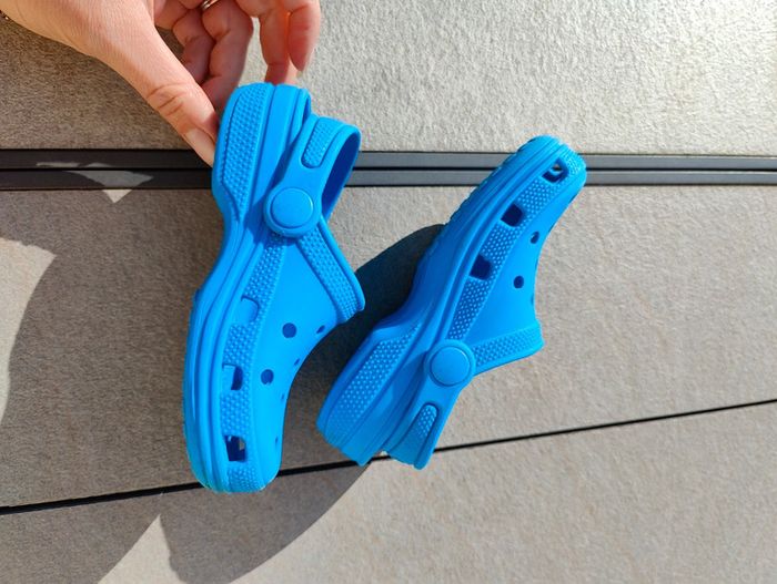 Crocs Chico bleu taille 26 - photo numéro 2