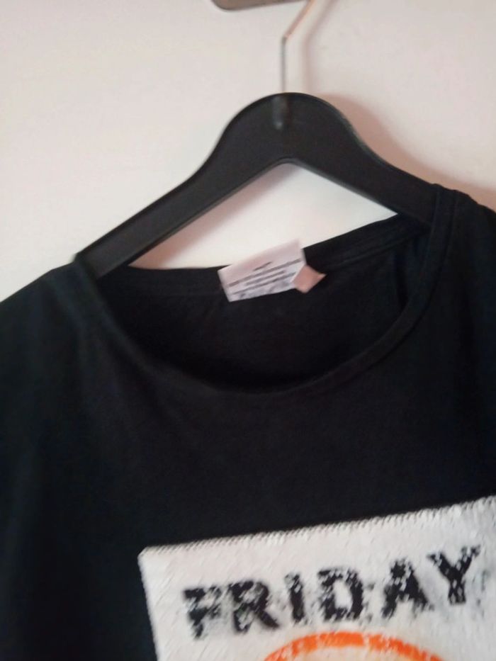 Joli Tee-shirt noir. Taille 9 ans - photo numéro 2