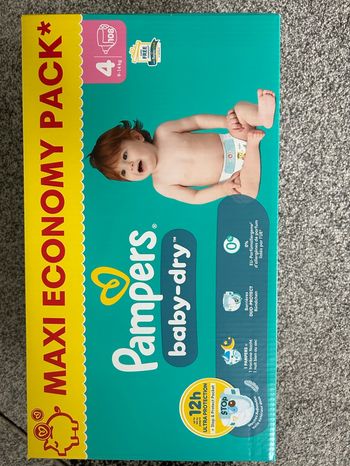 Couches Pampers scratch t 4