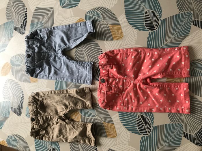 Vend lot de jean slim bébé fille taille 1 mois