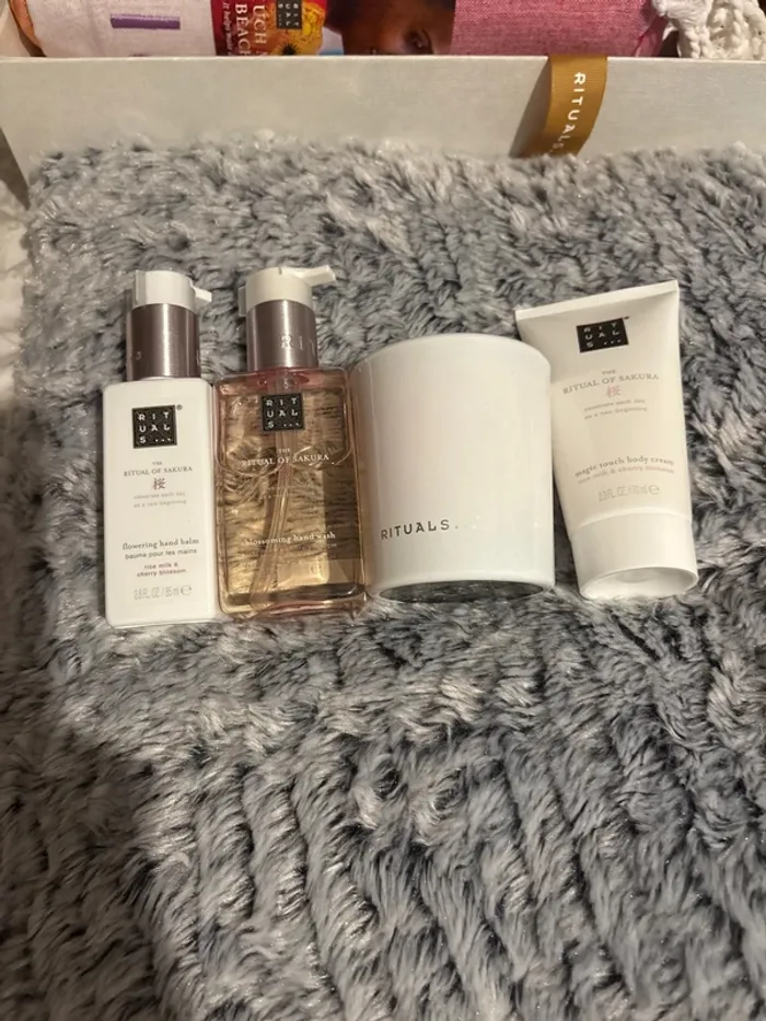 Lot de 4 produits rituals of Sakura