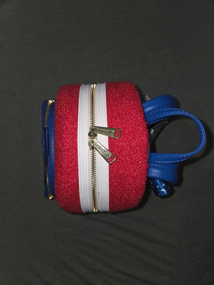 Sac à dos Loungefly Polaire logo Mickey Sorcier Disneyland Paris +1 goodies Disney offert - photo numéro 5