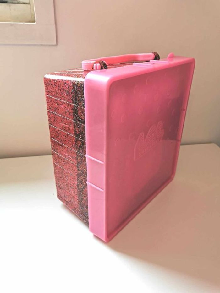 Poupée L.O.L. Surprise Deluxe Present Surprise Pink , très bon état - photo numéro 5