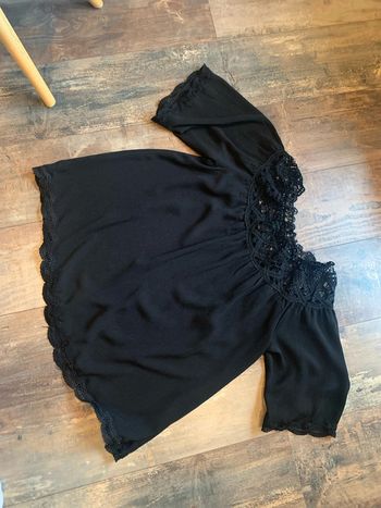 Blouse noire col dentelle 3/4 manches