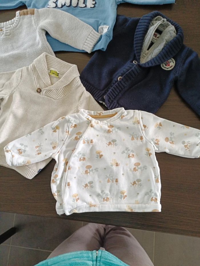 Lot garçon 4 pulls et 1 gilet 9 mois 71 cm - photo numéro 2