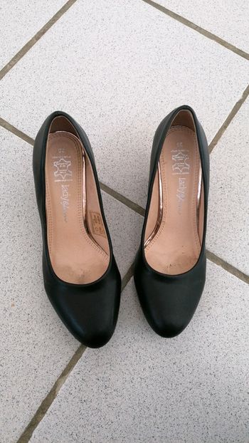 Petite paire de talon noir