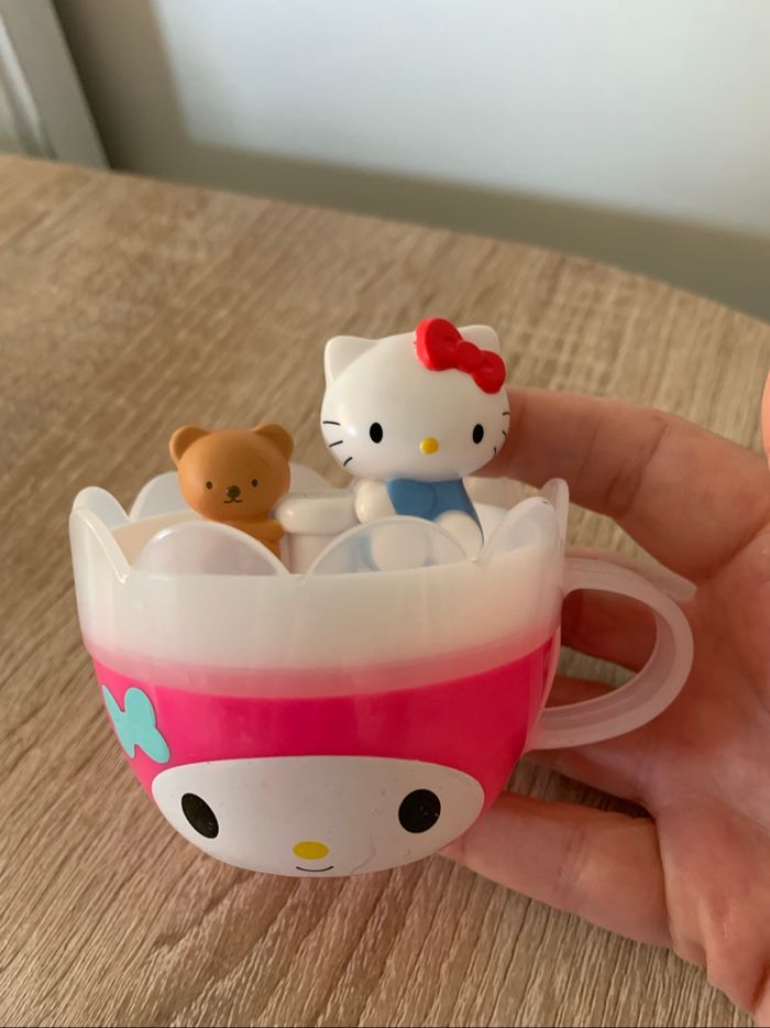 5 tasses hello kitty en plastique - photo numéro 2