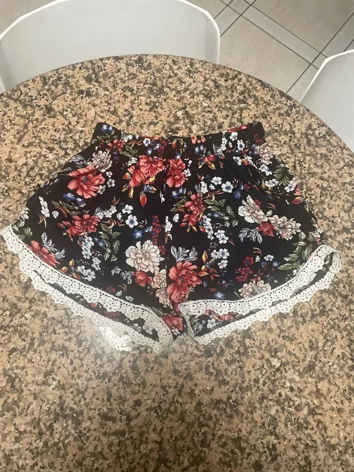 Short à fleurs taille 36