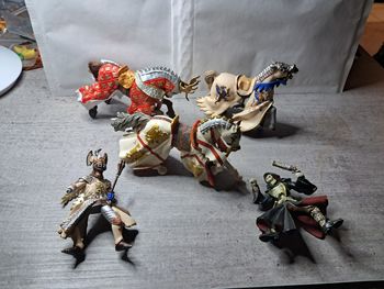 Lot de 3 chevaux et 2 figurines  papo