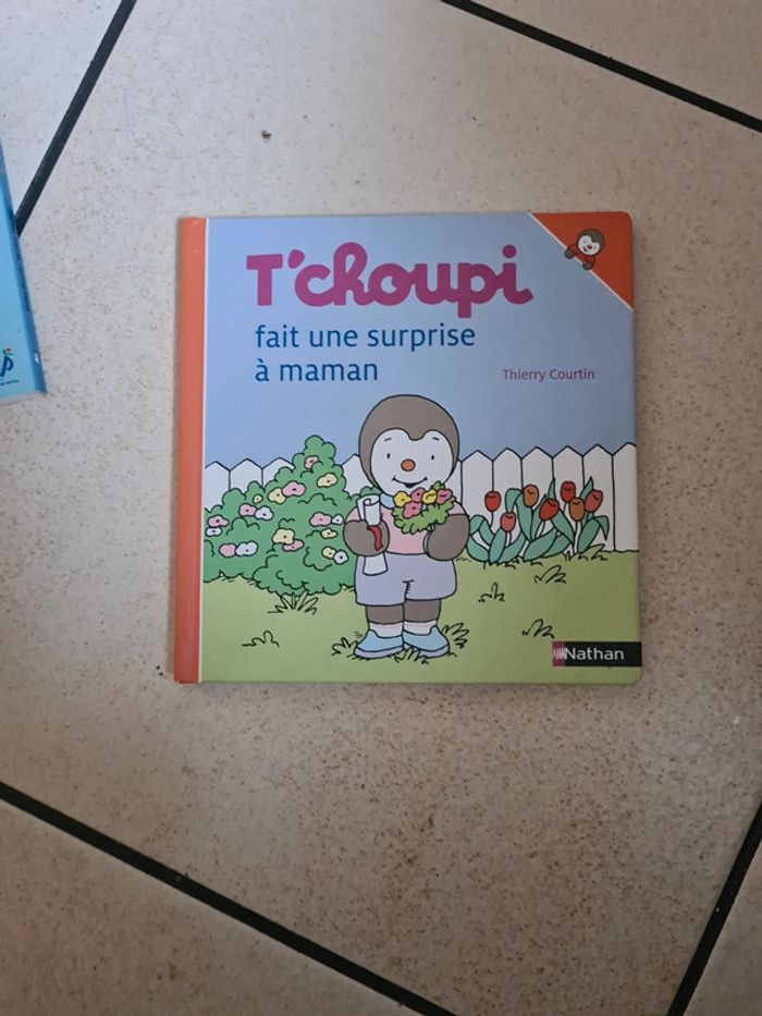 Livre t'choupi fait une surprise à sa maman