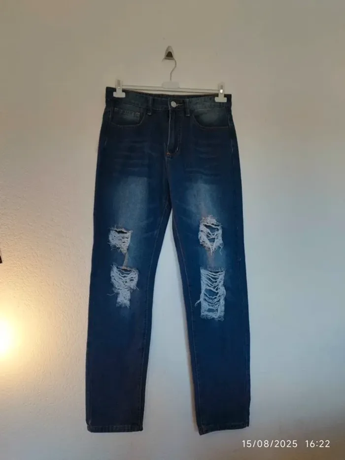 jean NEUF taille 30 équivalant à du L