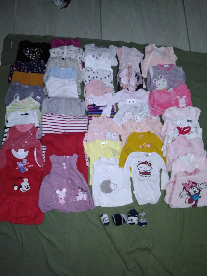 Lot 51 vêtements fille 3 mois