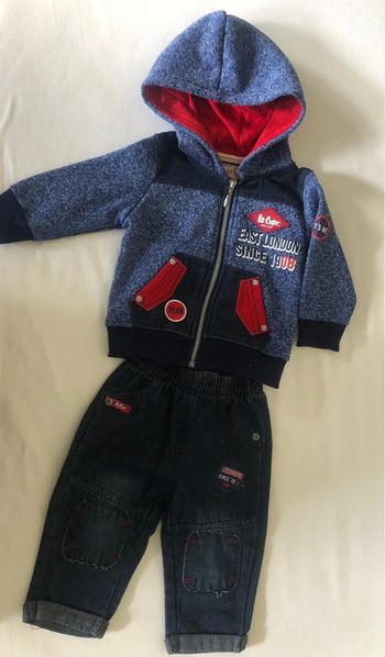 Ensemble veste capuche + jeans taille 6 mois