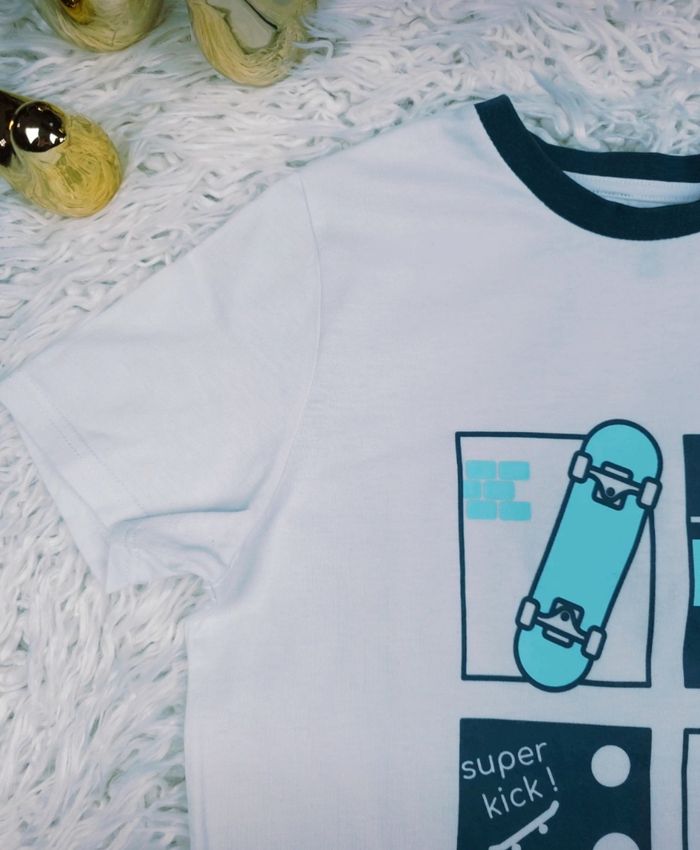 T-shirt manches courtes " Skate Park " blanc Garçon taille 10 ans marque Okaidi 🎸 - photo numéro 5