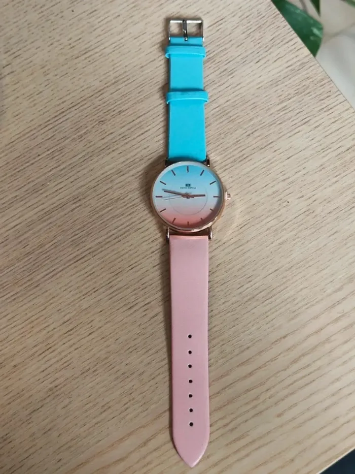 Montre bicolore rose et bleue, minimaliste - photo numéro 5