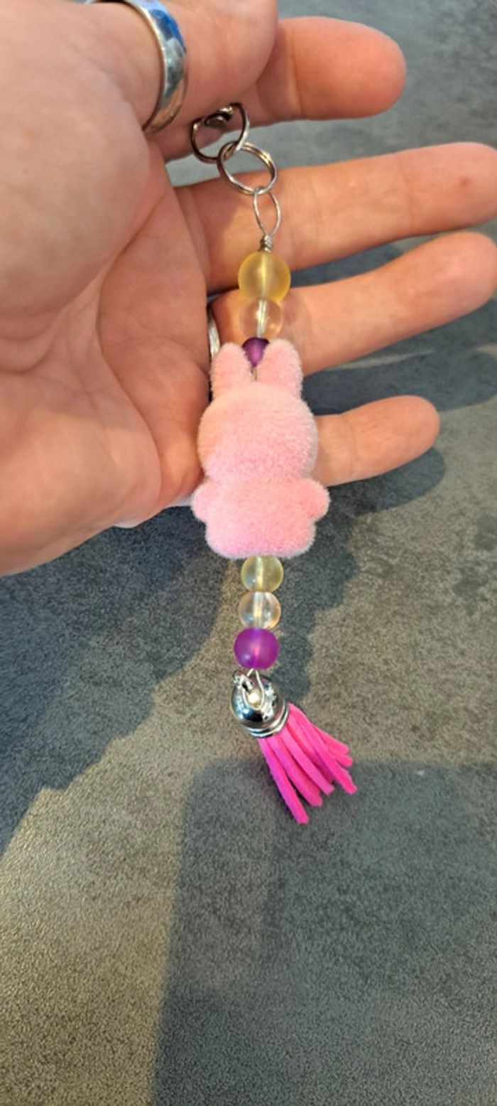 Porte-clés kawaii rose – Figurine style Labubu & perles colorées - photo numéro 2