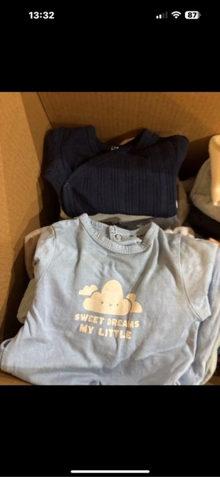 Lot vêtements bébé 1 mois et 4 biberons - photo numéro 5