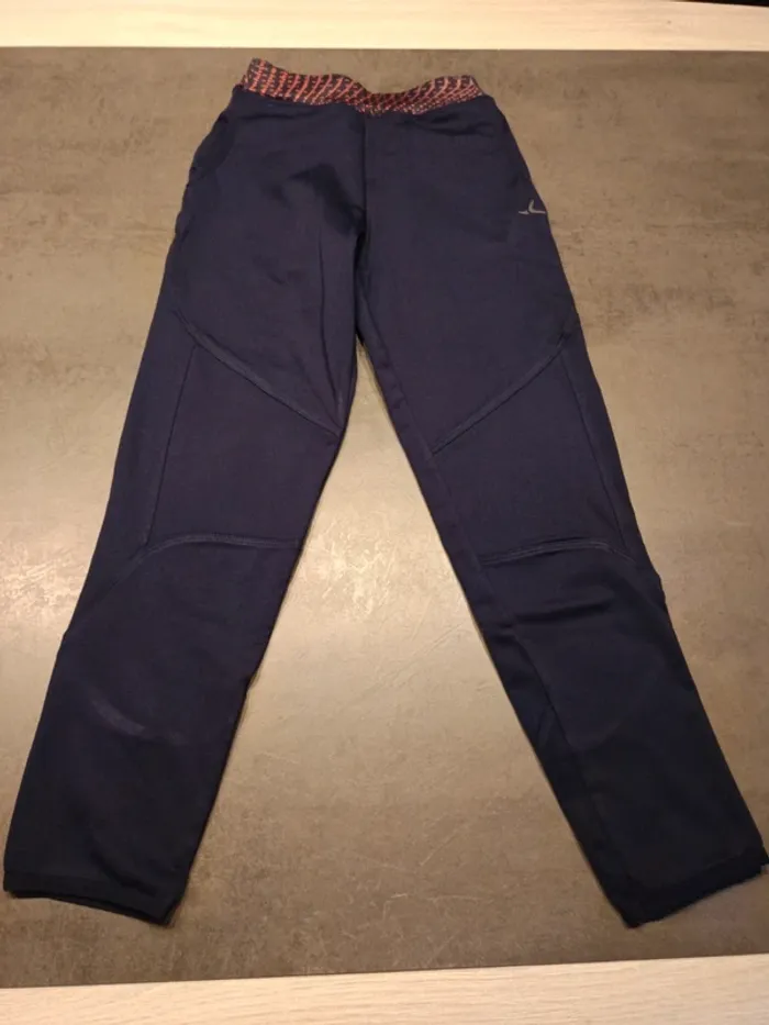 Vends legging de sport enfant Domyos taille 10 ans .
